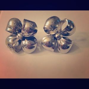 Vintage Lisner Silver Bow Screw-Back Earrings